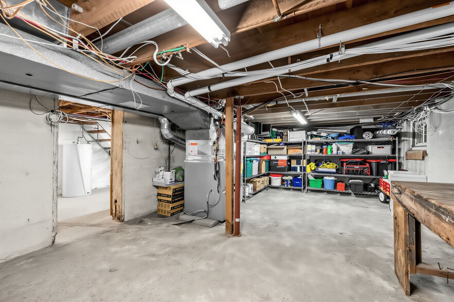 More Photos Of 3569 Cawthra Rd, Mississauga Office For Sale