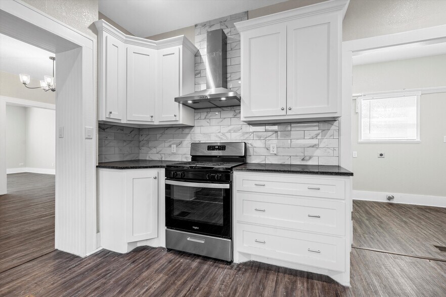 More Photos Of 1314 N 15th St, Waco General Retail For Sale