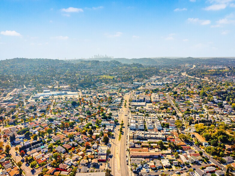 More Photos Of 4546 Eagle Rock Blvd, Los Angeles Apartments For Sale