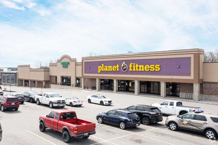 More Photos Of 406-418 S 1st Ave, La Grange Drugstore For Lease