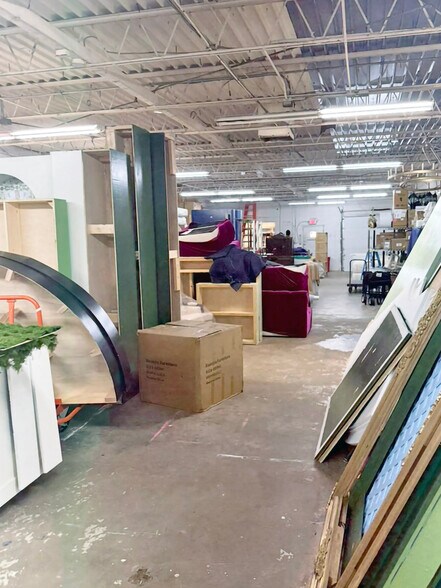 More Photos Of 9410-9450 Watson Industrial Park Dr, Crestwood Warehouse For Lease