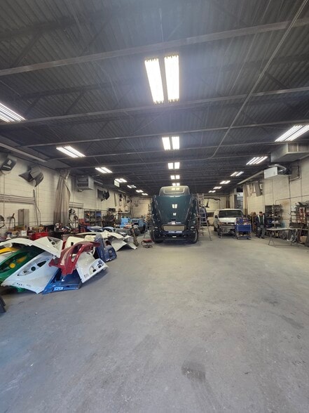 More Photos Of 369 Thomas St, Newark Auto Repair For Sale