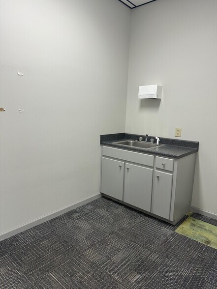 More Photos Of 511 State Docks Rd, Eufaula Office For Sale