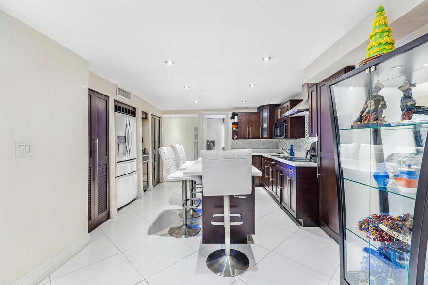 More Photos Of 1235 NW 54th St, Miami Auto Dealership For Sale