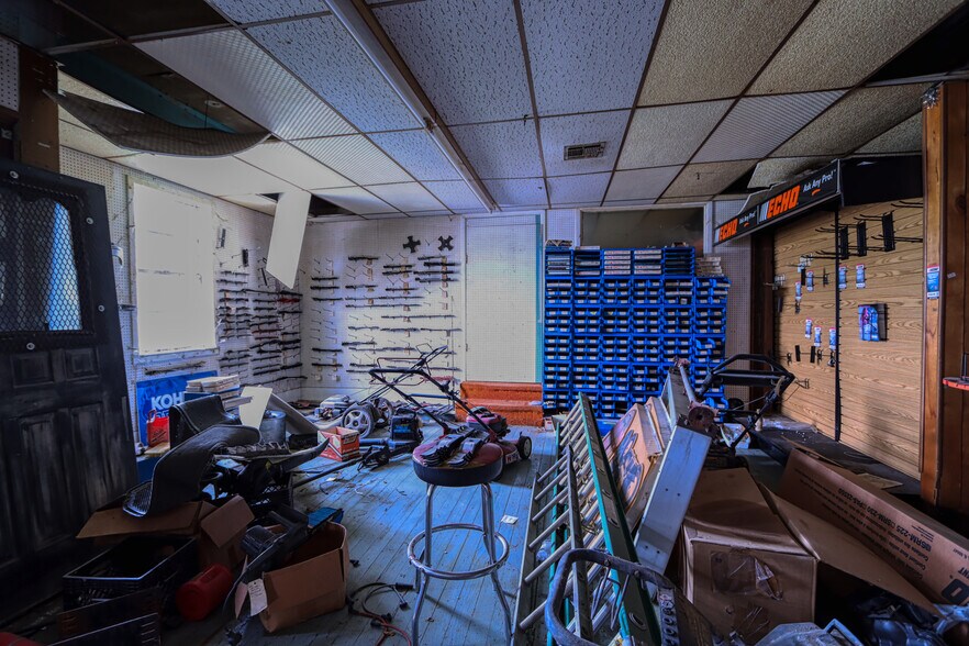 More Photos Of 100 S Magnolia Ave, Hubbard Auto Repair For Sale