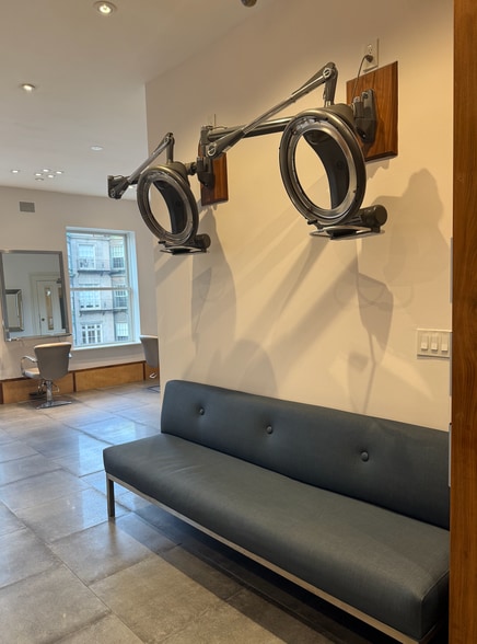 More Photos Of 132 Newbury St, Boston General Retail For Sale