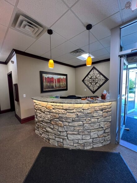 More Photos Of 518-540 S Westland Dr, Appleton Office For Lease