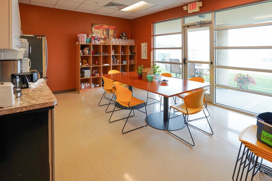 More Photos Of 10228 Dupont Circle Dr, Fort Wayne Medical For Lease