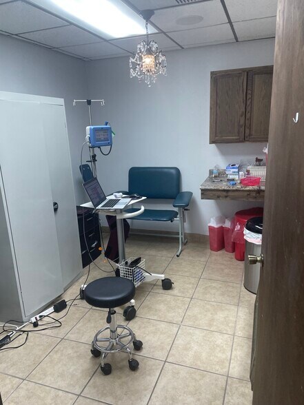 More Photos Of 6330 Broadway Blvd, Garland Office For Sale