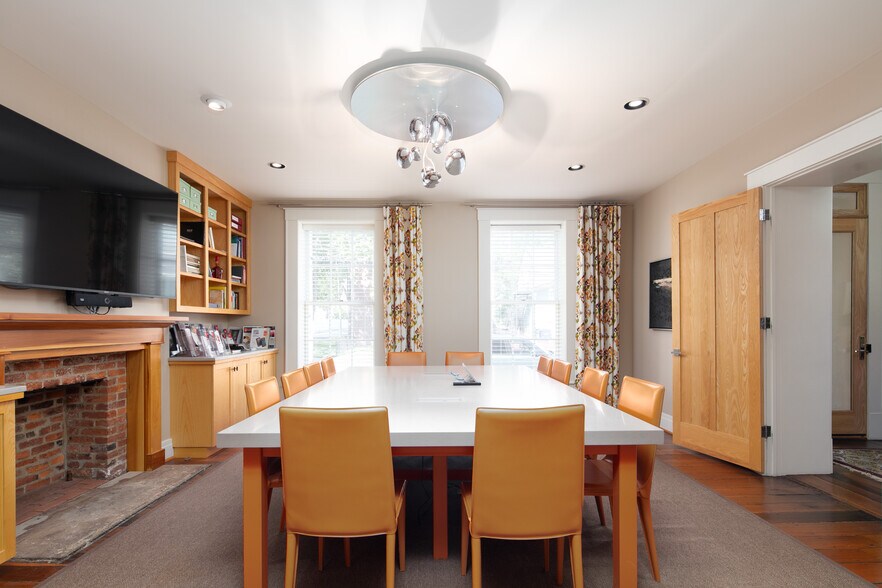 More Photos Of 146 E Third St, Lexington Office For Lease