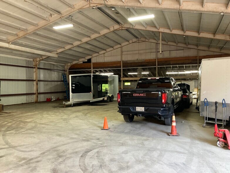 More Photos Of 8 Route 80, Killingworth Warehouse For Lease