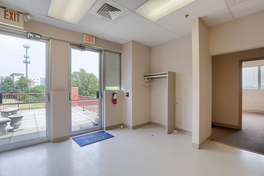 More Photos Of 1991 State Hill Rd, Wyomissing Medical For Lease