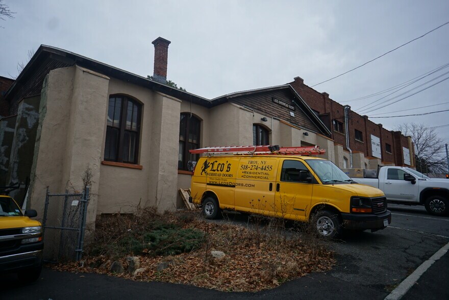 More Photos Of 540-534 Pawling Ave, Troy Freestanding For Lease