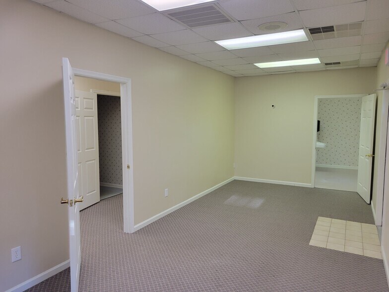 Primary Photo Of 729 Thimble Shoals Blvd, Newport News Medical For Sale