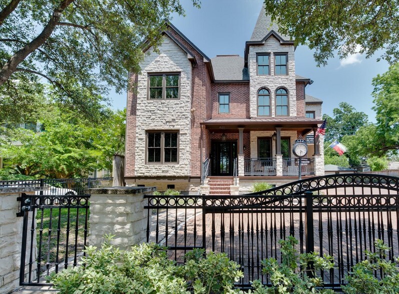 More Photos Of 420 Heights Blvd, Houston Office Residential For Sale