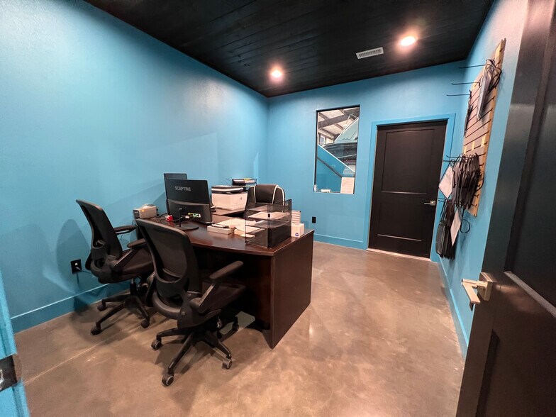 More Photos Of 27 Lighthouse Marina Rd, Sunrise Beach General Retail For Sale