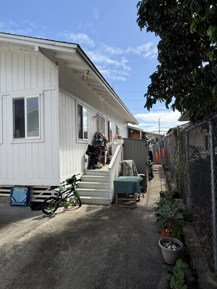 More Photos Of 1424 Gulick Ave, Honolulu Multifamily For Sale