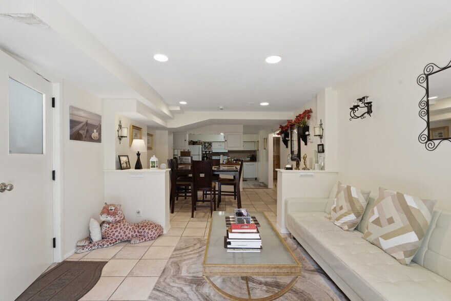 More Photos Of 40 Westchester Ave, Pound Ridge Freestanding For Sale