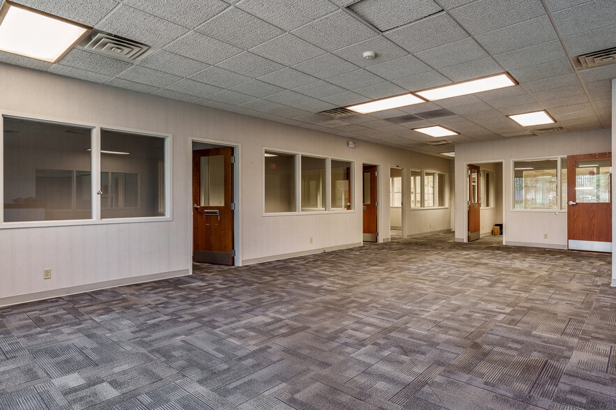 More Photos Of 6212 Material Ave, Loves Park Warehouse For Sale