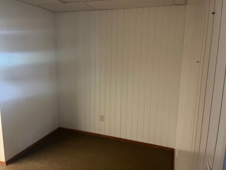 More Photos Of 1126 Pittsburgh Rd, Valencia Office For Sale
