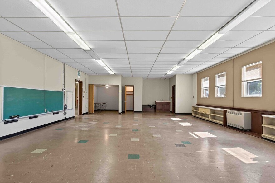 More Photos Of 301 E Main St, Knoxville Office For Lease