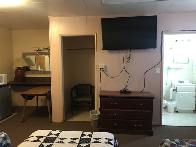 More Photos Of 1301 W Aultman St, Ely Hotel For Sale
