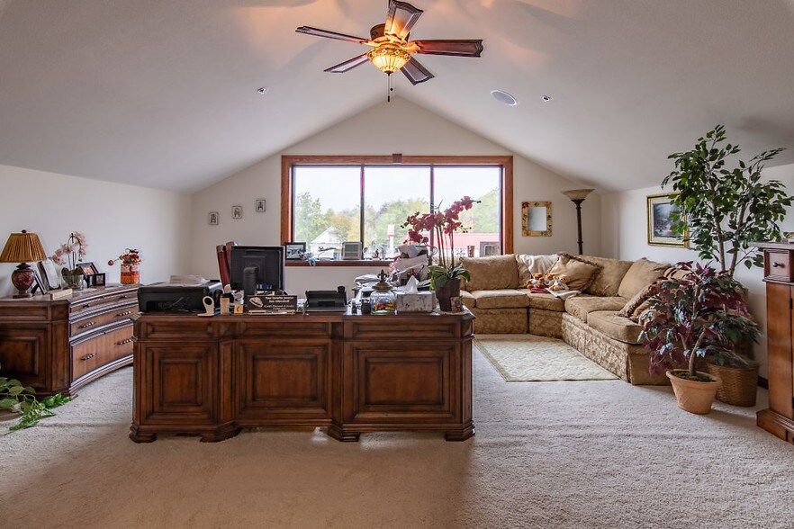 More Photos Of 700 E Main St, Anoka Freestanding For Lease