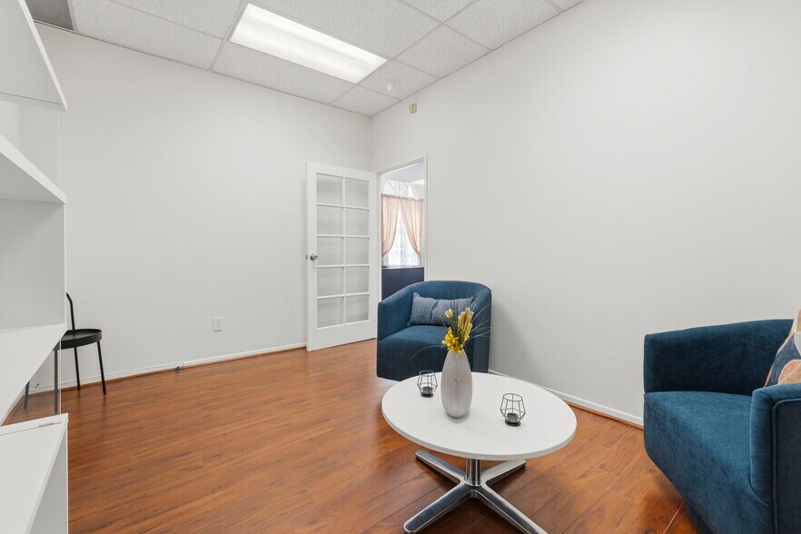 More Photos Of 20501 Ventura Blvd, Woodland Hills Office For Lease