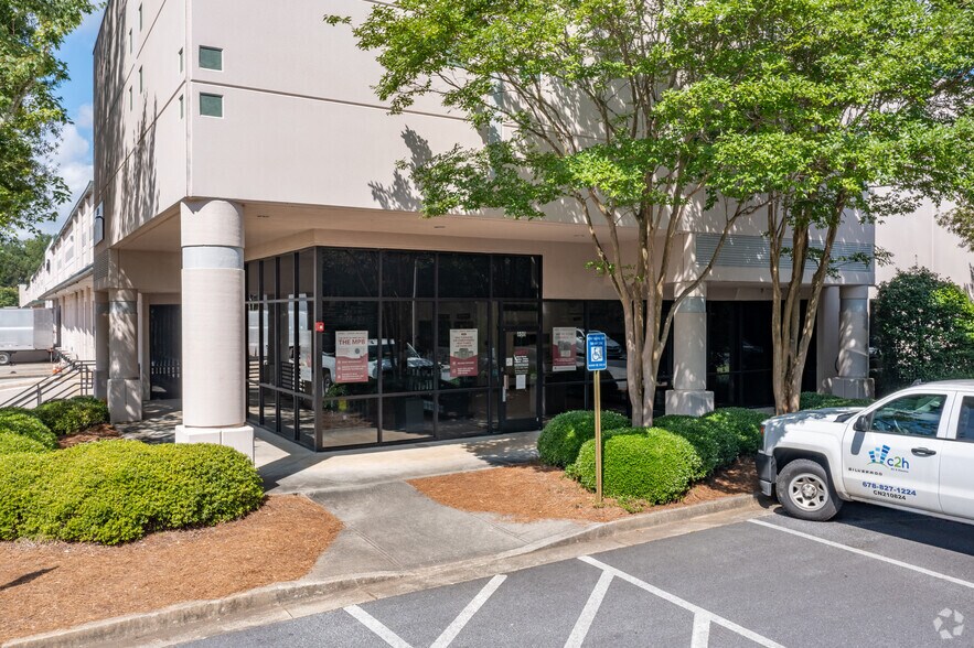 More Photos Of 5065 Buford Hwy, Peachtree Corners Distribution For Lease