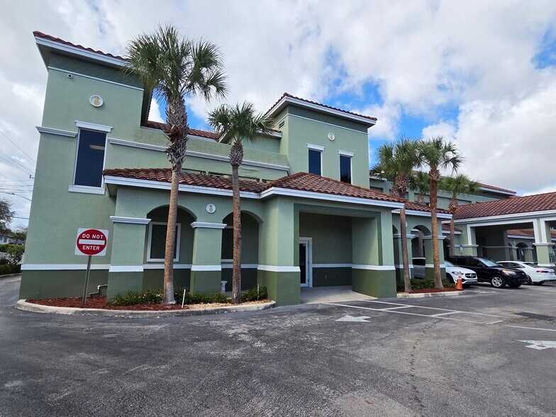 More Photos Of 5301 N Dixie Hwy, Fort Lauderdale Medical For Lease