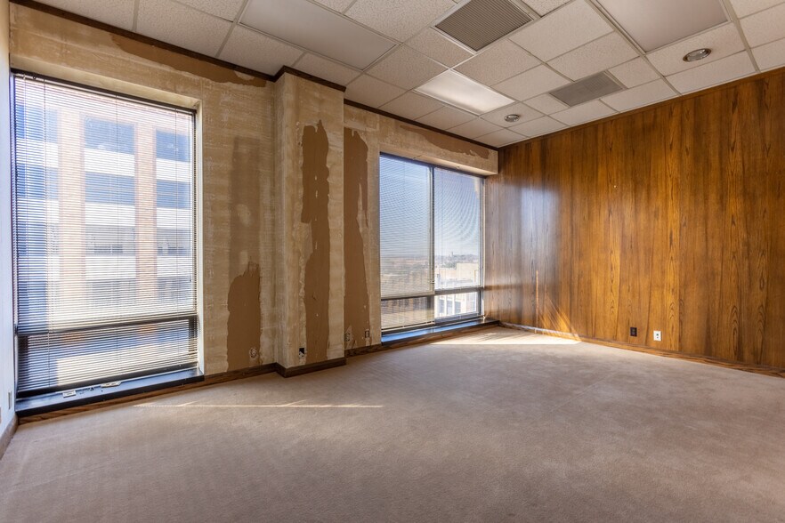 More Photos Of 301 Cypress St, Abilene Office For Sale