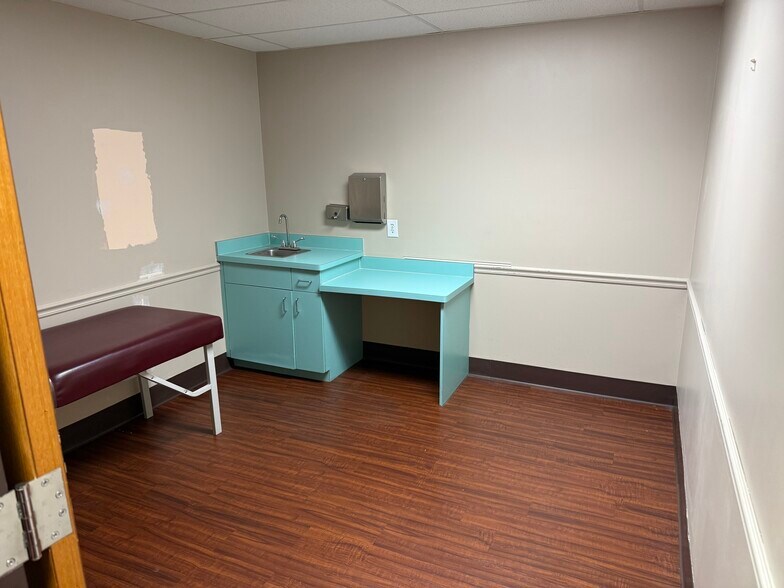 More Photos Of 14100 Fivay Rd, Hudson Medical For Sale