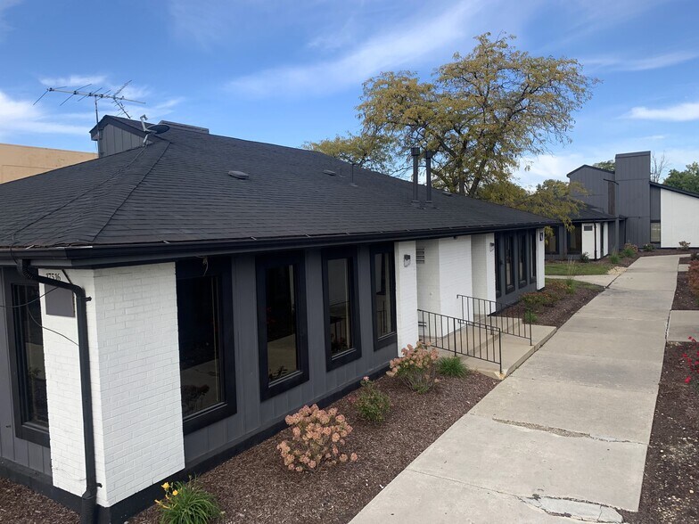 More Photos Of 17500-17516 S Carriageway Dr, Hazel Crest Office For Sale