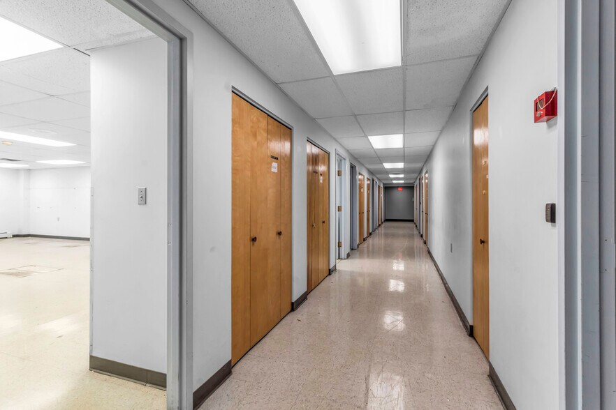 More Photos Of 7290 Nash Rd, North Tonawanda Showroom For Sale