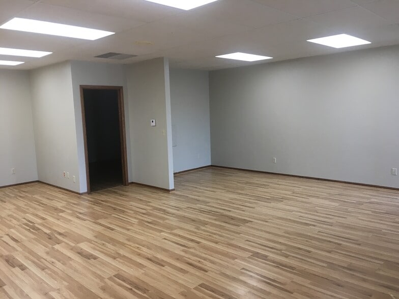 More Photos Of W7209 Main St, Waupun Flex For Lease