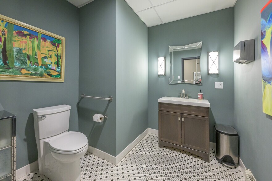 More Photos Of 749 Warren St, Hudson Flex For Sale