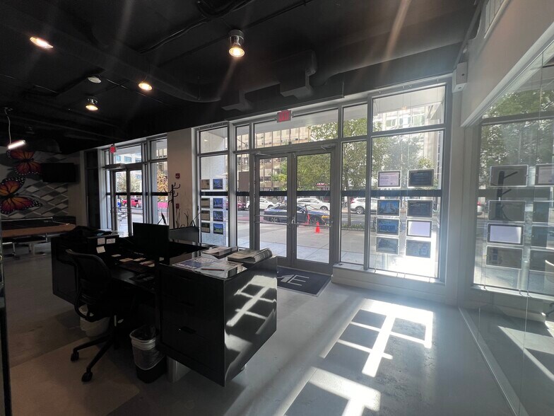 More Photos Of 1725 I St NW, Washington Office For Lease