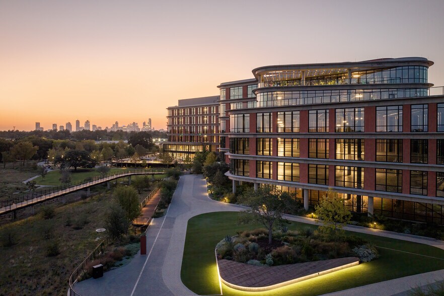 More Photos Of 1017 Springdale Rd, Austin Unknown For Lease