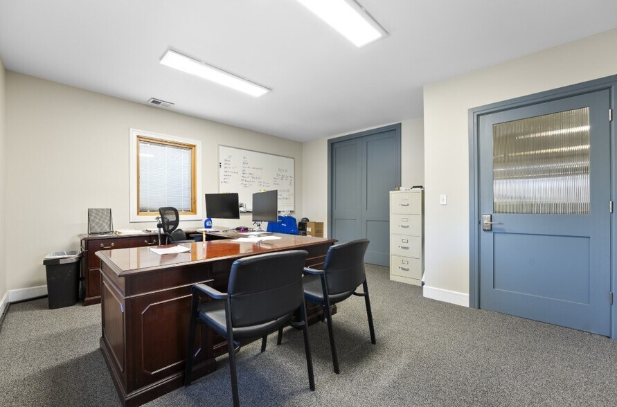 More Photos Of 124 D St SW, Quincy Office For Sale
