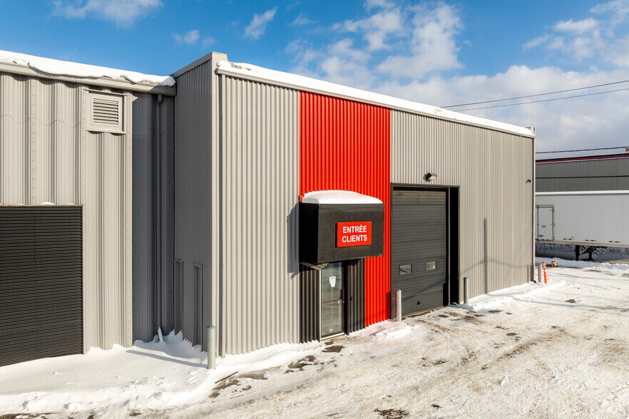 More Photos Of 1550-1560 Rue Michelin, Laval Self Storage For Sale