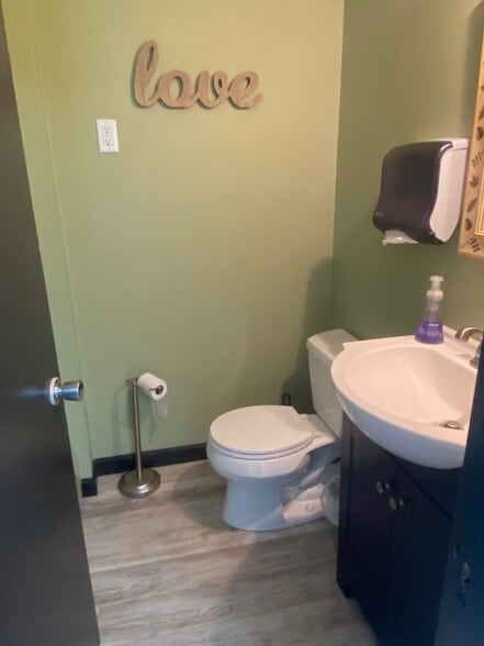 More Photos Of 1923 Post Rd, Warwick Medical For Sale