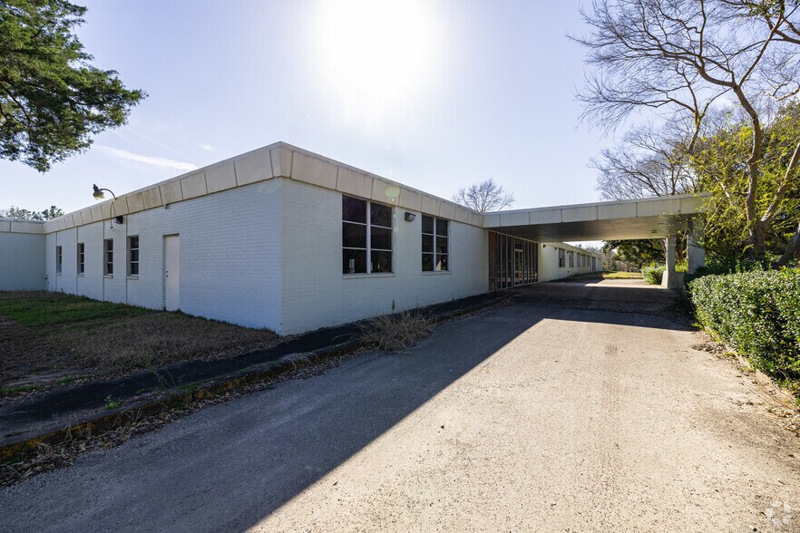 More Photos Of 603 Highway 418 W, Silsbee Hospital For Lease