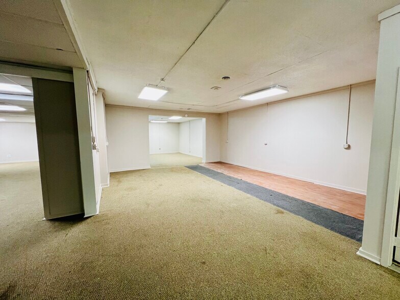 More Photos Of 1938 Airport Hwy, Toledo Freestanding For Sale