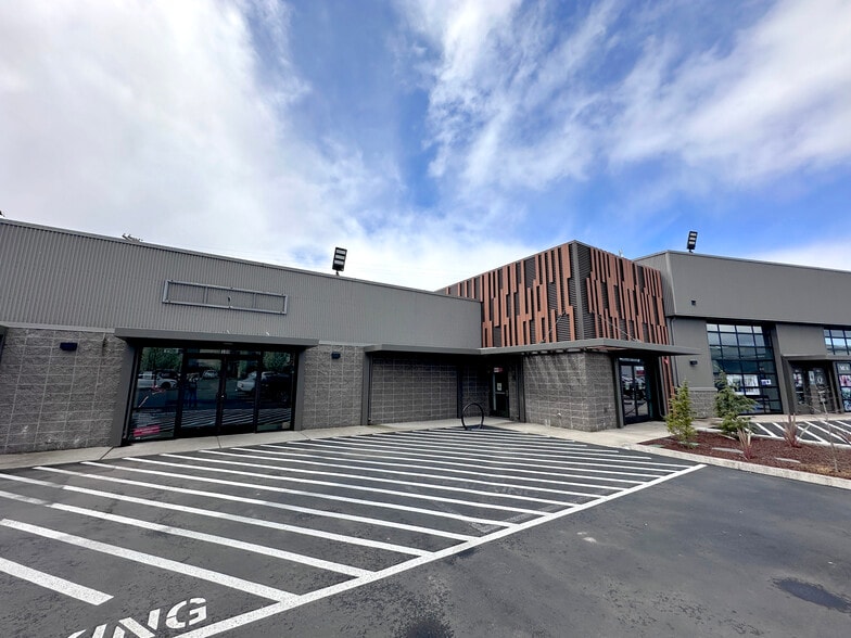 More Photos Of 1793 Silverton Rd NE, Salem Freestanding For Lease