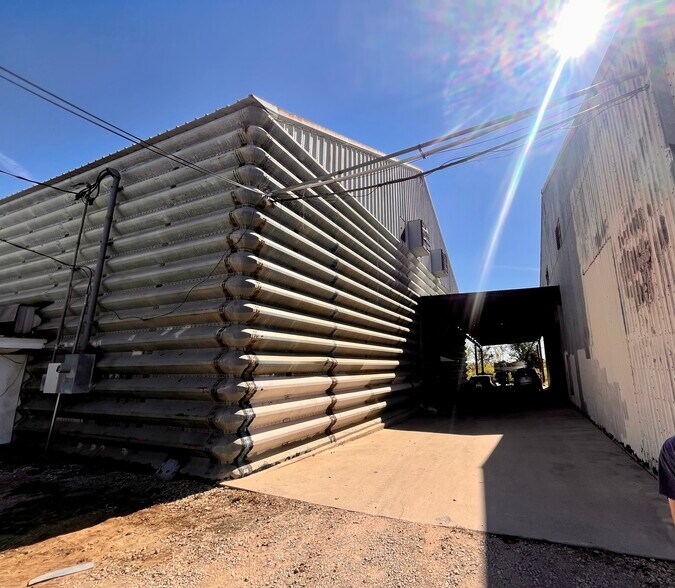 More Photos Of 3516 Tarrant Main St, Fort Worth Warehouse For Sale