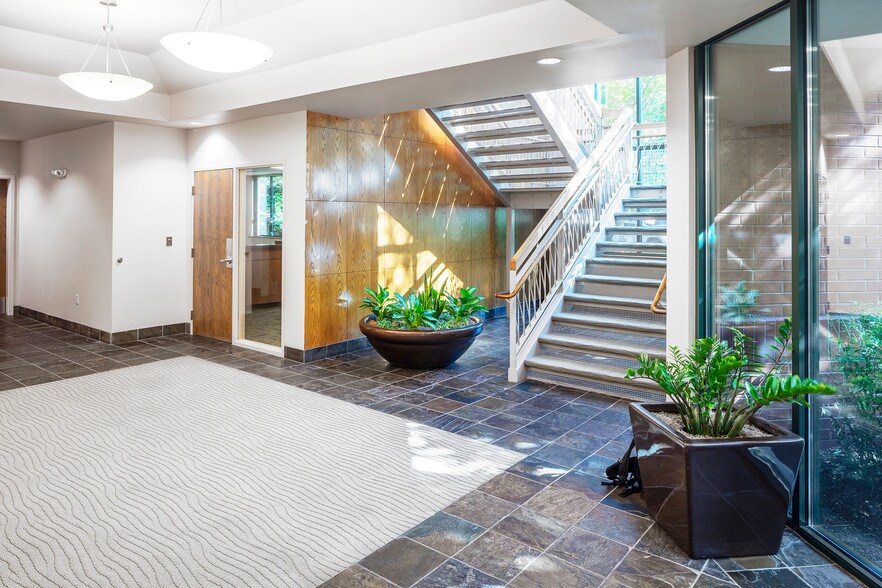 More Photos Of 650-680 Hawthorne Ave SE, Salem Unknown For Lease