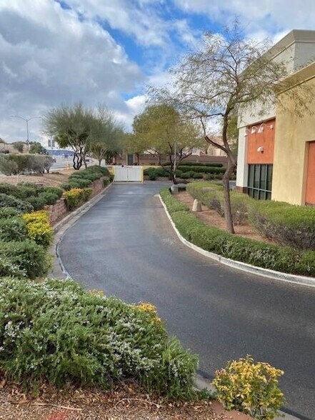 More Photos Of 1450 W Horizon Ridge Pky, Henderson Unknown For Lease