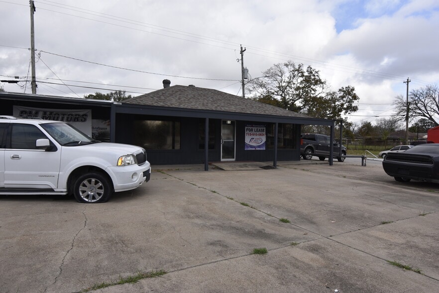More Photos Of 915 Spencer Hwy, South Houston Auto Dealership For Lease