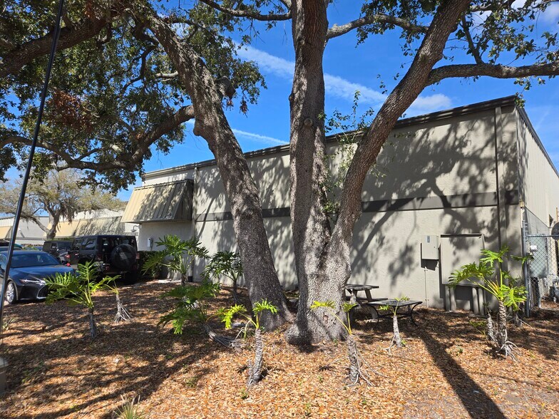 More Photos Of 340 Scarlet Blvd, Oldsmar Manufacturing For Sale