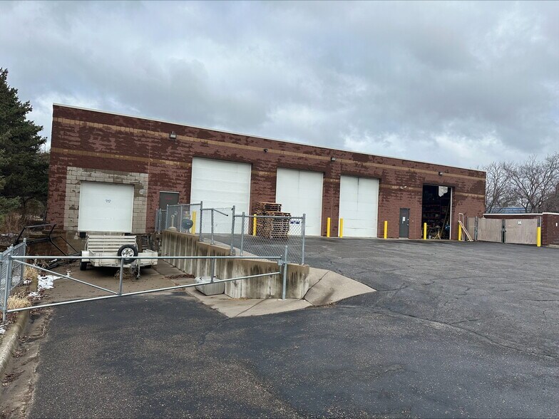 More Photos Of 10323-10327 NE Flanders St, Blaine Distribution For Sale